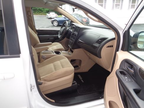Used 2014 Dodge Grand Caravan SXT image 7