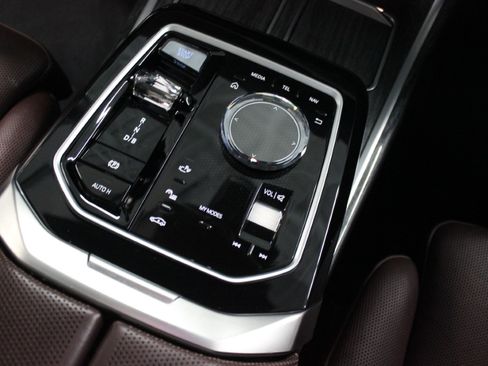 Used 2024 BMW i7 eDrive50 RWD image 22