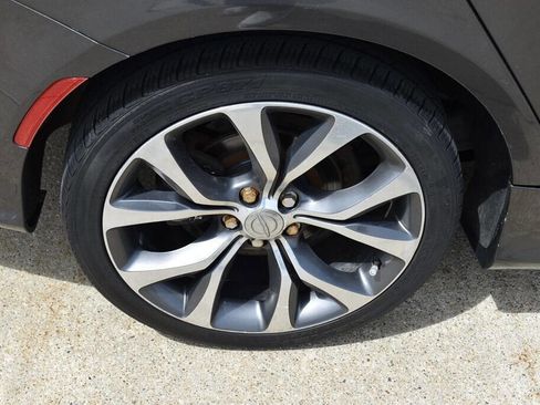 Used 2016 Chrysler 200 C FWD image 9