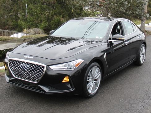 Used 2021 Genesis G70 2.0T Elite image 2