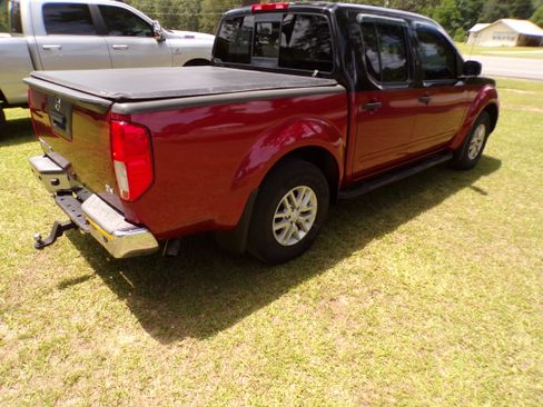 Used 2016 Nissan Frontier 2WD Crew Cab image 6