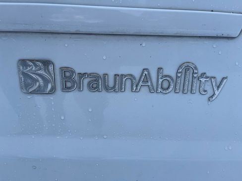 Used 2016 Dodge Grand Caravan SE image 13