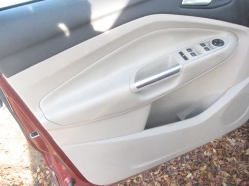 Used 2014 Ford Escape SE image 8