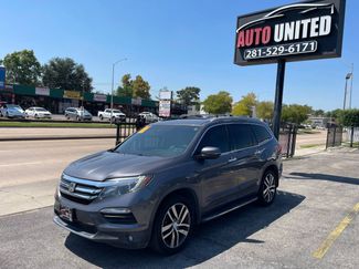 Used 2017 Honda Pilot Touring image 1
