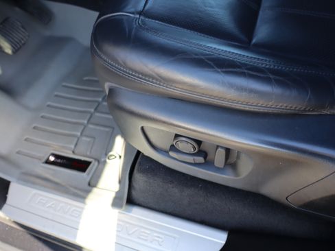 Used 2019 Land Rover Range Rover Sport HSE image 19