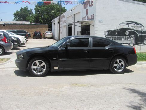 Used 2010 Dodge Charger SXT RWD image 1