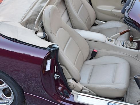 Used 2000 MAZDA MX-5 Miata Special Edition image 31