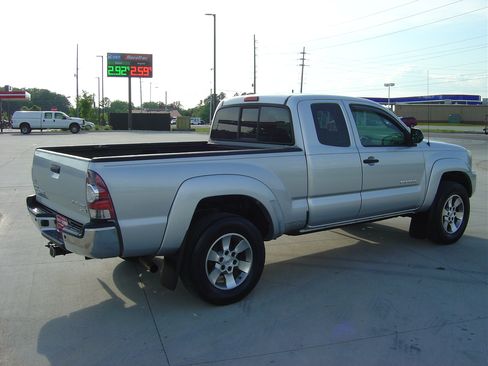 Used 2012 Toyota Tacoma PreRunner image 4