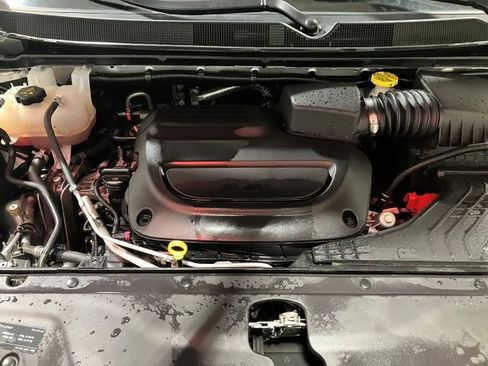 Used 2024 Chrysler Pacifica Touring-L image 28