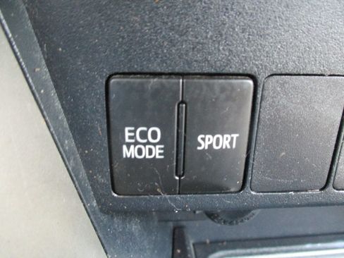 Used 2014 Toyota RAV4 AWD LE image 46