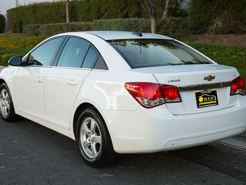 Used 2016 Chevrolet Cruze Limited LT image 3