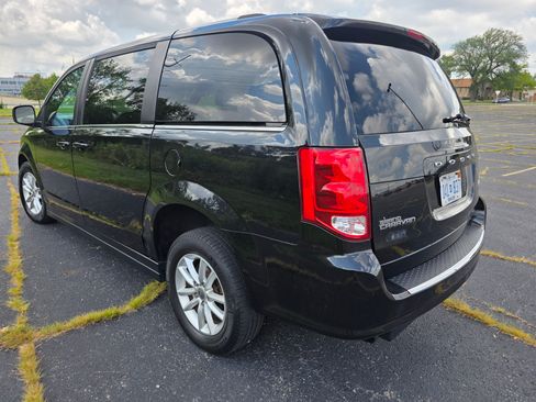Used 2019 Dodge Grand Caravan SXT image 9