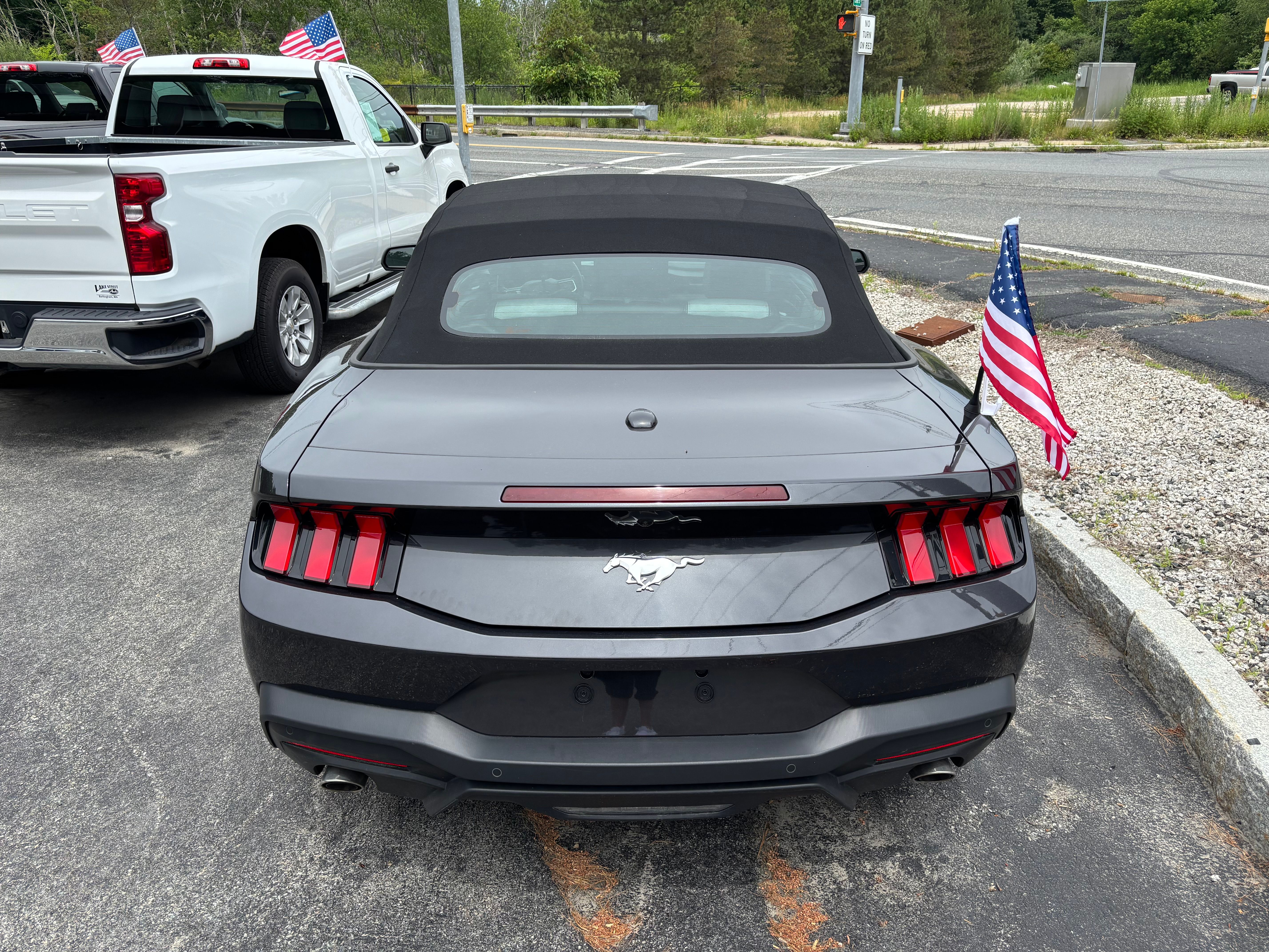 Used 2024 Ford Mustang Convertible RWD image 2