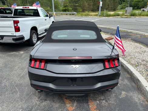 Used 2024 Ford Mustang Convertible RWD image 2
