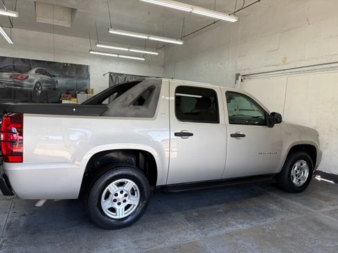 Used 2008 Chevrolet Avalanche 2WD image 8