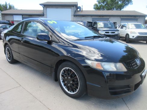 Used 2009 Honda Civic LX Coupe image 2