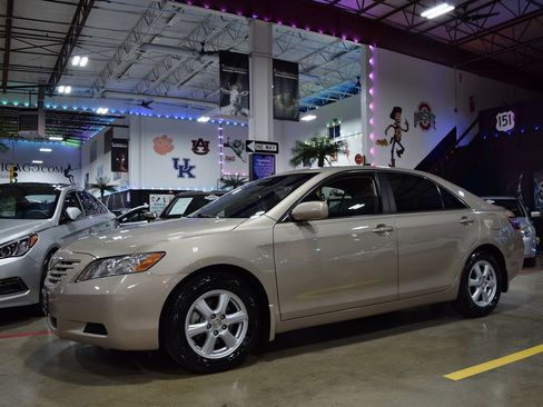 Used 2009 Toyota Camry LE image 11