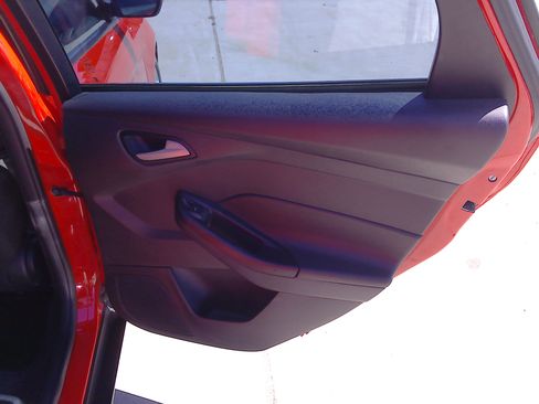 Used 2015 Ford Focus SE Hatchback FWD image 12
