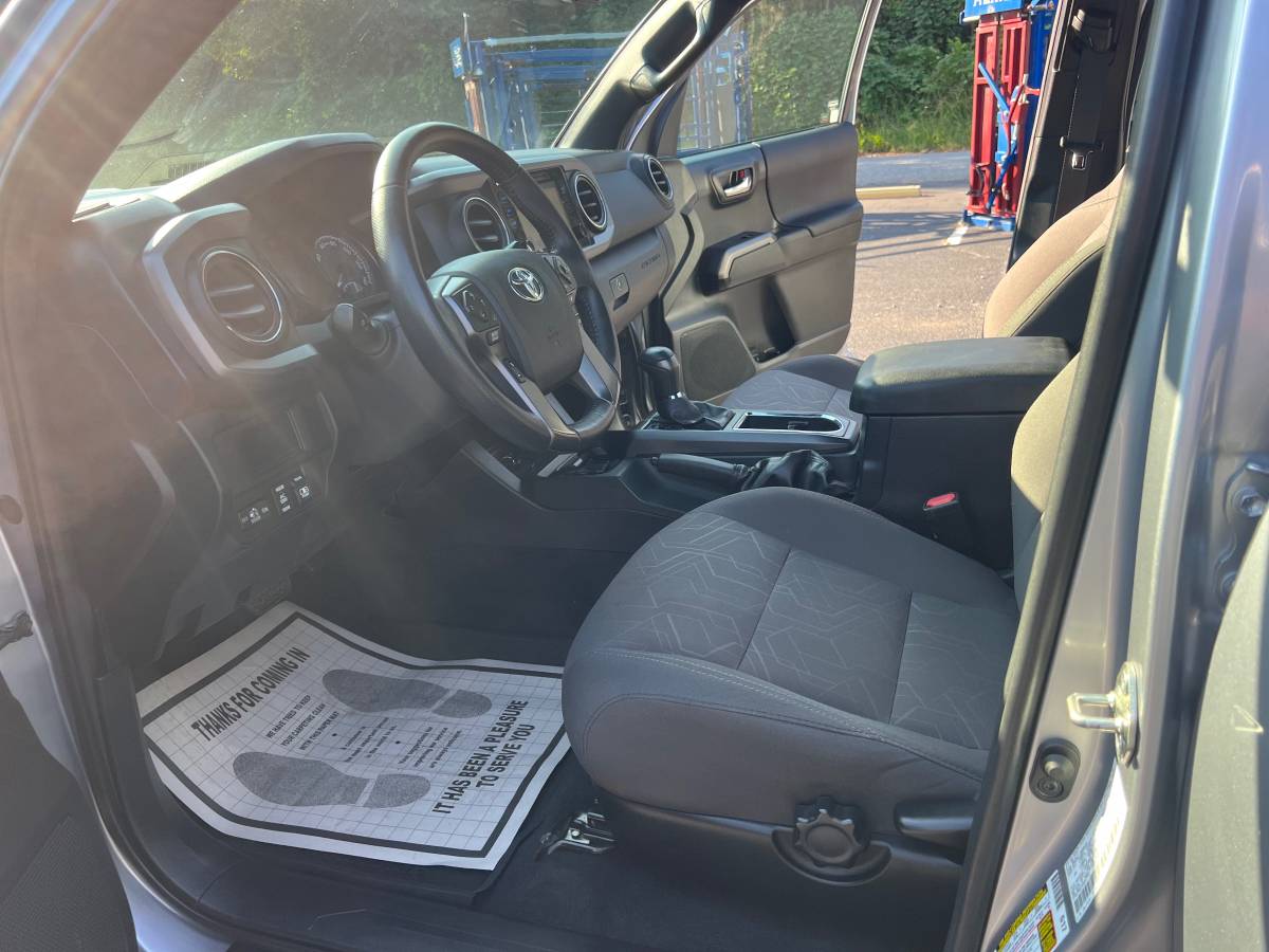 Used 2017 Toyota Tacoma TRD Sport Pickup 4D 5 ft AWD/4WD image 13