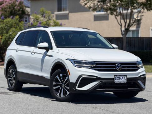 Used 2022 Volkswagen Tiguan FWD S image 4