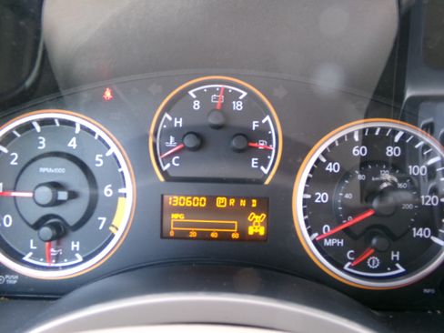 Used 2010 Nissan Titan 4x4 Crew Cab image 18
