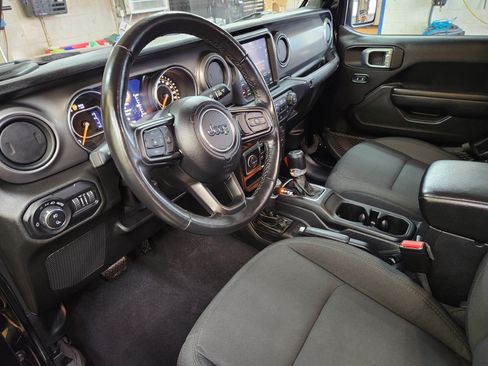 Used 2021 Jeep Gladiator Sport AWD/4WD image 15