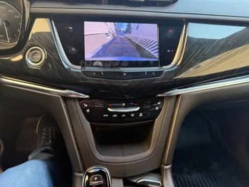 Used 2020 Cadillac XT6 Premium Luxury image 11