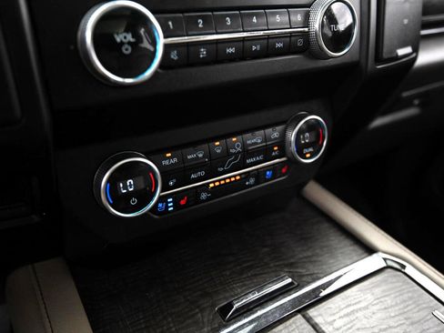 Used 2020 Ford Expedition Limited image 28