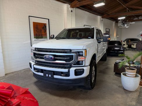 Used 2020 Ford F250 Super Duty Platinum image 5