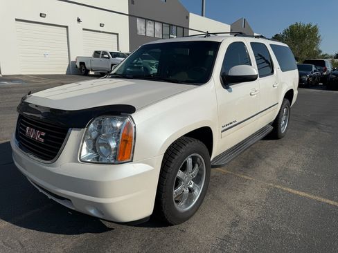 Used 2011 GMC Yukon XL SLT image 1