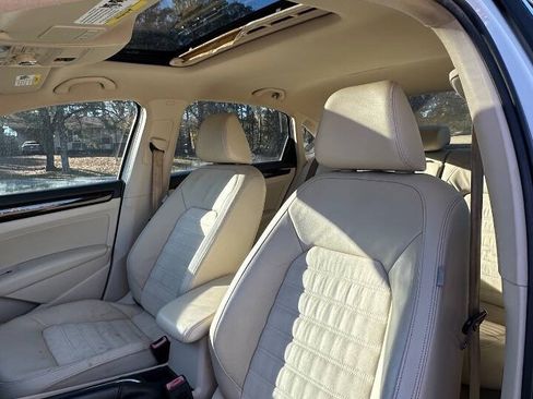 Used 2014 Volkswagen Passat TDI SEL Premium image 7
