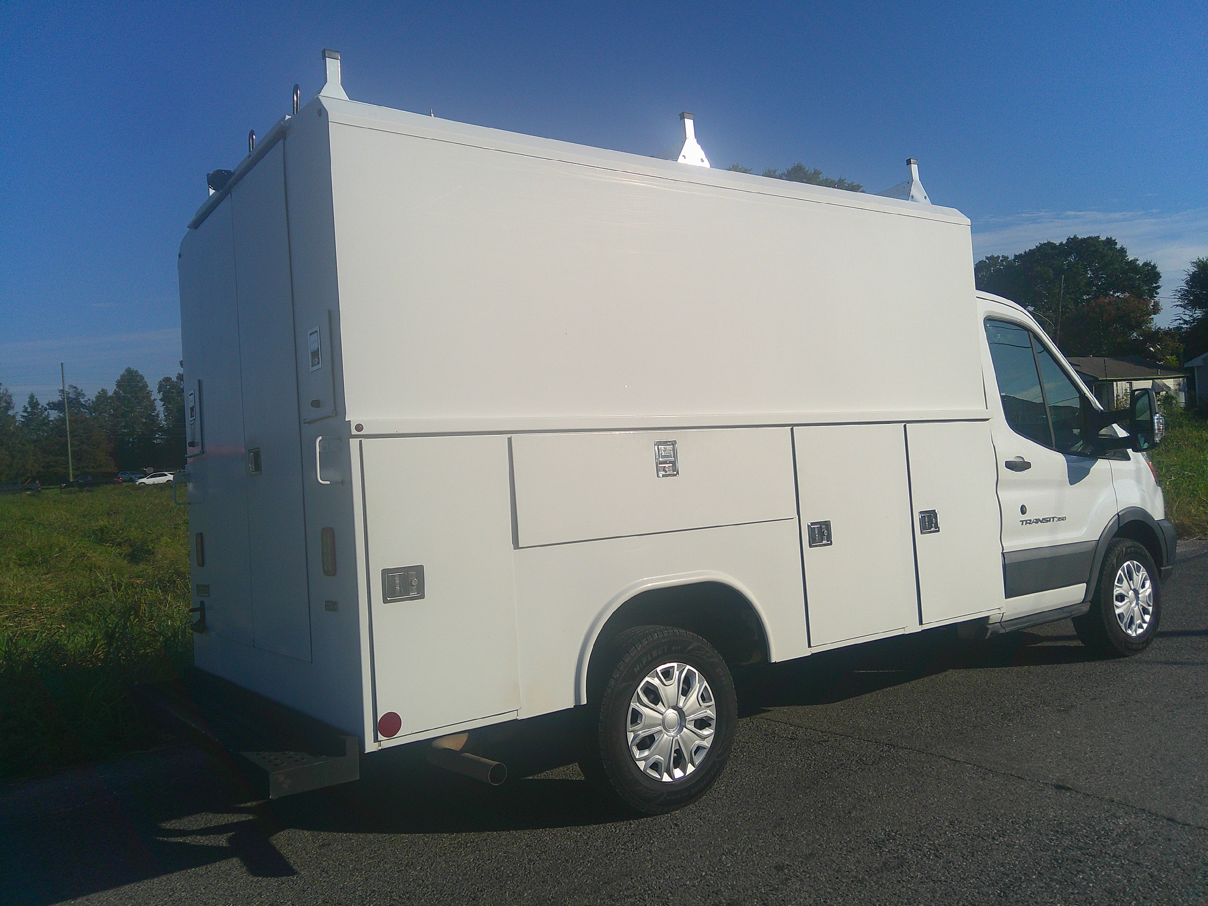 Used 2019 Ford Transit 350 138 RWD image 2