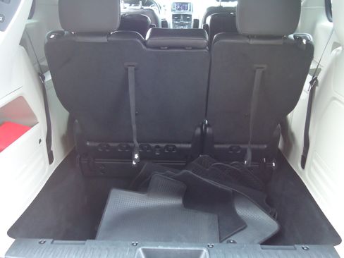 Used 2019 Dodge Grand Caravan SXT FWD image 12