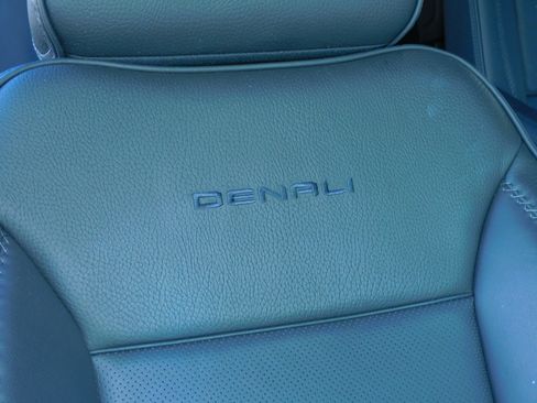 Used 2025 GMC Yukon Denali image 5