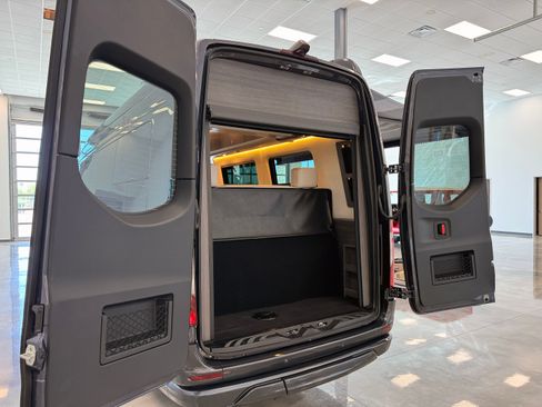 Used 2025 Mercedes-Benz Sprinter 3500 image 8