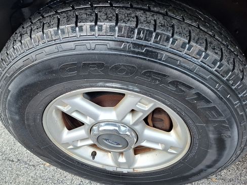 Used 2002 Ford Explorer XLT image 23