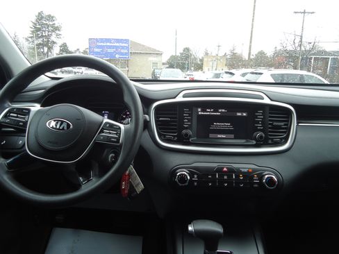 Used 2019 Kia Sorento LX image 7