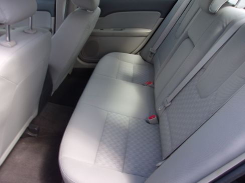 Used 2011 Ford Fusion S FWD image 5