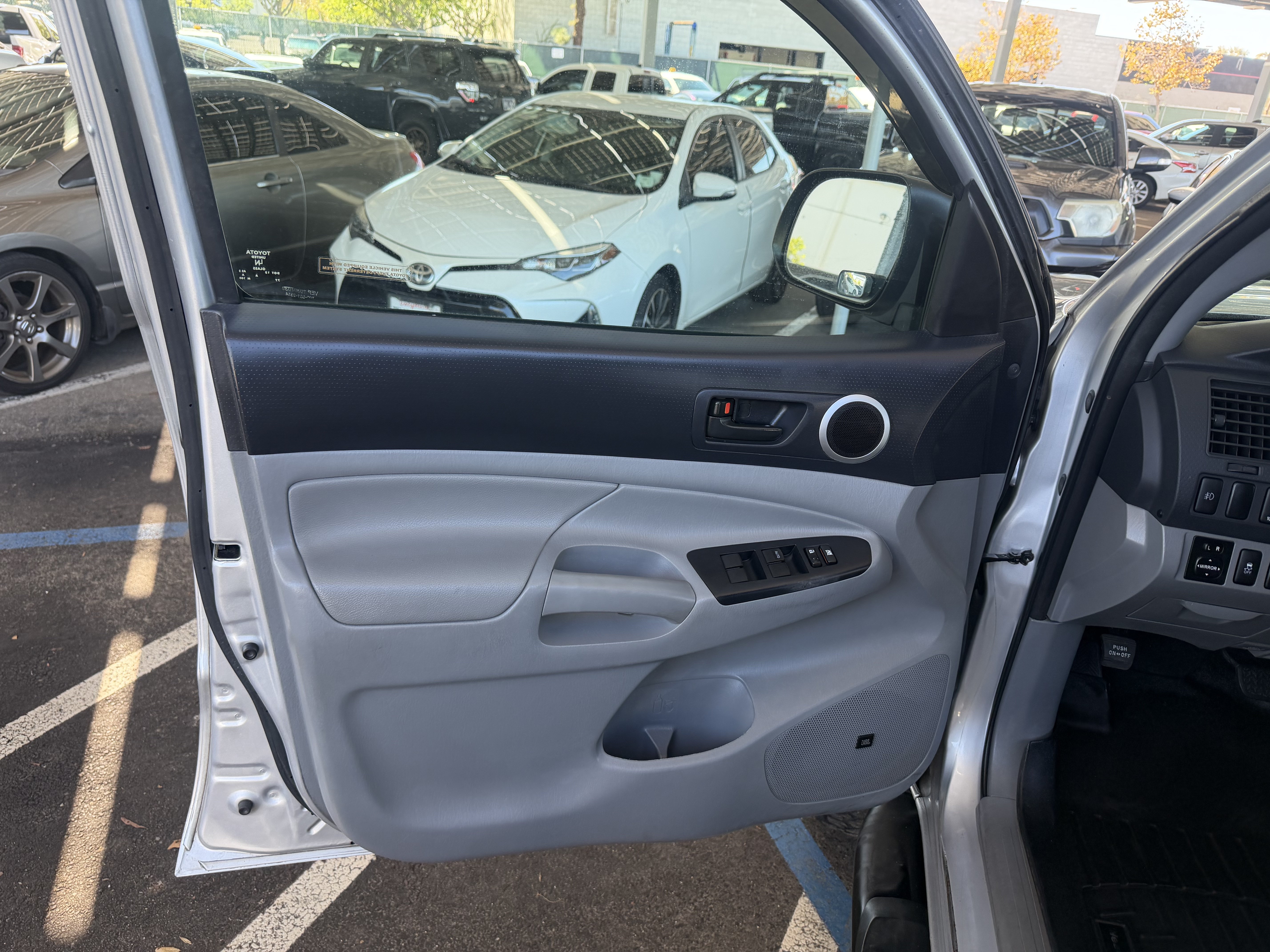Used 2013 Toyota Tacoma 4x4 Double Cab Limited image 22