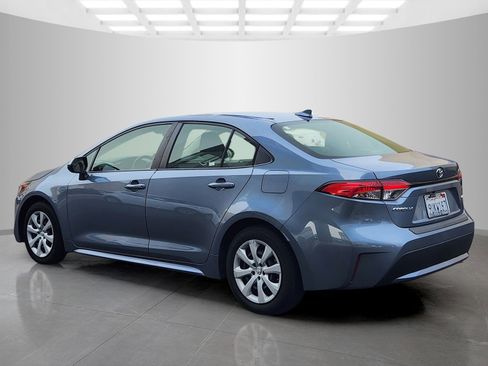 Used 2022 Toyota Corolla LE image 5