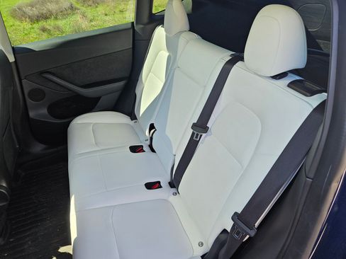 Used 2022 Tesla Model Y Performance image 11