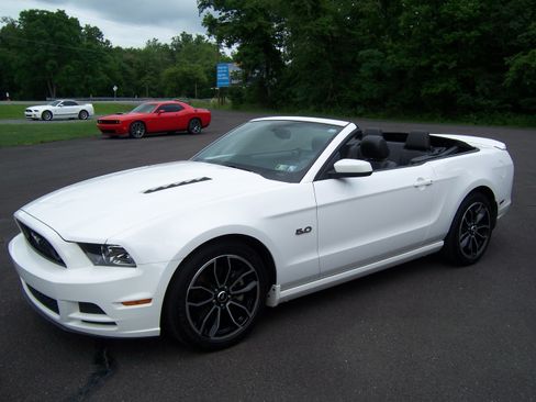Used 2013 Ford Mustang GT Convertible RWD image 6