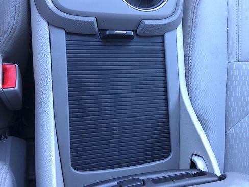 Used 2014 GMC Acadia SLE FWD image 21