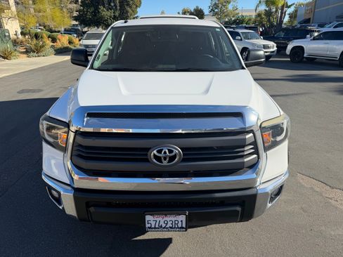 Used 2014 Toyota Tundra 4x4 CrewMax SR5 image 12