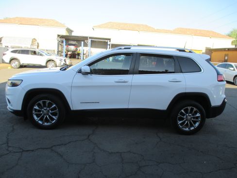 Used 2019 Jeep Cherokee FWD Latitude Plus image 1
