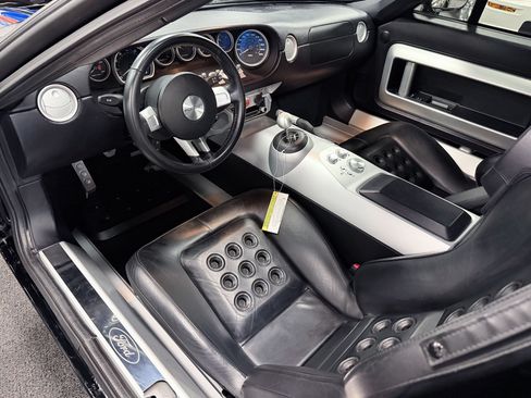 Used 2005 Ford GT RWD image 16