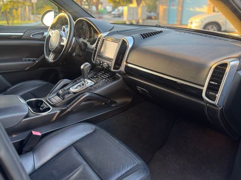 Used 2011 Porsche Cayenne image 10