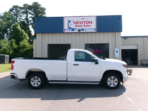 Used 2025 Chevrolet Silverado 1500 2WD Regular Cab W/T image 17