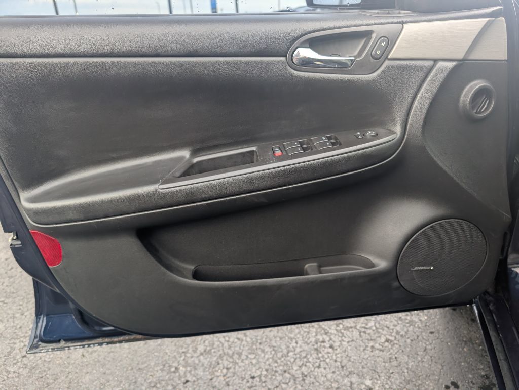 Used 2008 Chevrolet Impala LTZ FWD image 12