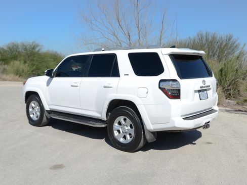 Used 2017 Toyota 4Runner SR5 Premium image 3